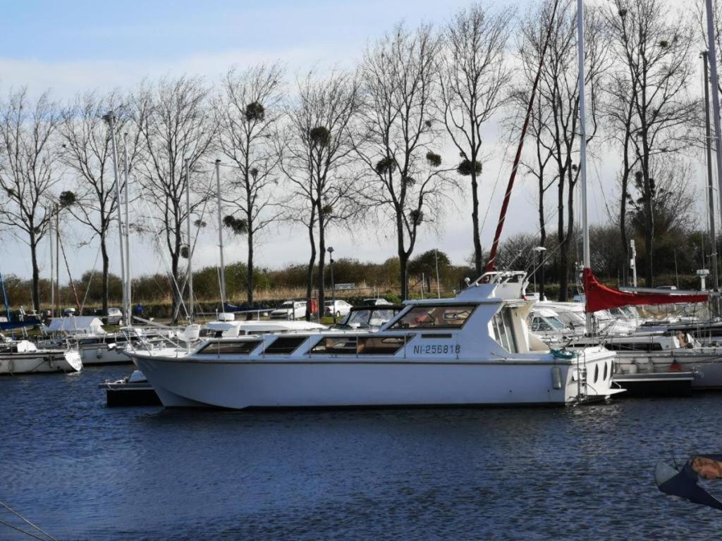 Exceptionnel bateau maison reine mathilde Ouistreham Extérieur photo