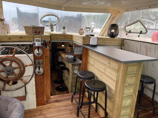 Exceptionnel bateau maison reine mathilde Ouistreham Extérieur photo