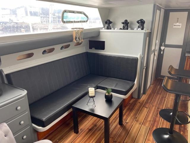 Exceptionnel bateau maison reine mathilde Ouistreham Extérieur photo