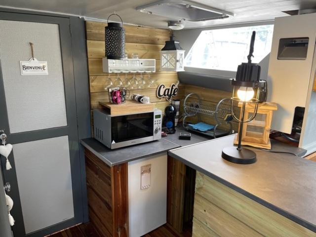 Exceptionnel bateau maison reine mathilde Ouistreham Extérieur photo