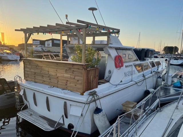 Exceptionnel bateau maison reine mathilde Ouistreham Extérieur photo